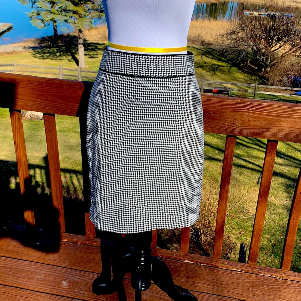 Banana Republic Houndstooth Skirt